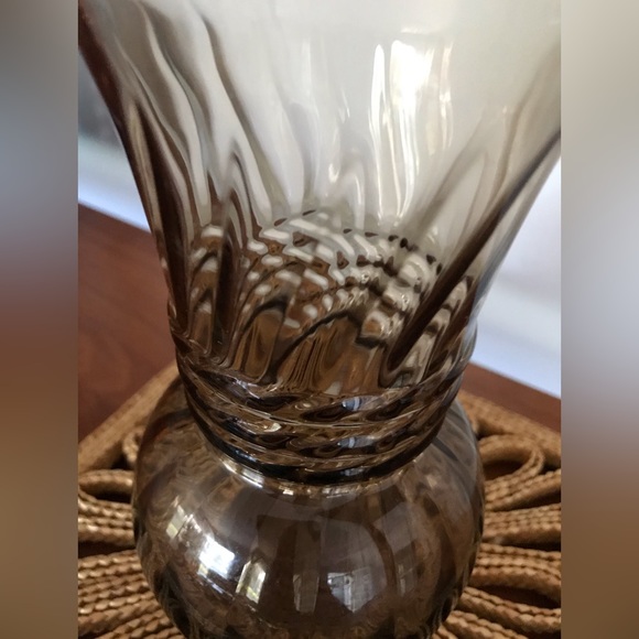 Anchor hocking Smokey small vase - Picture 2 of 8